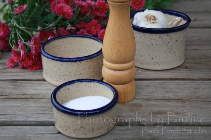 These stoneware country crocks are perfect for kitchen prep bowls or desk catchalls. 